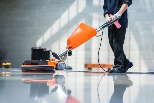 Cleaner buffing floor with machine